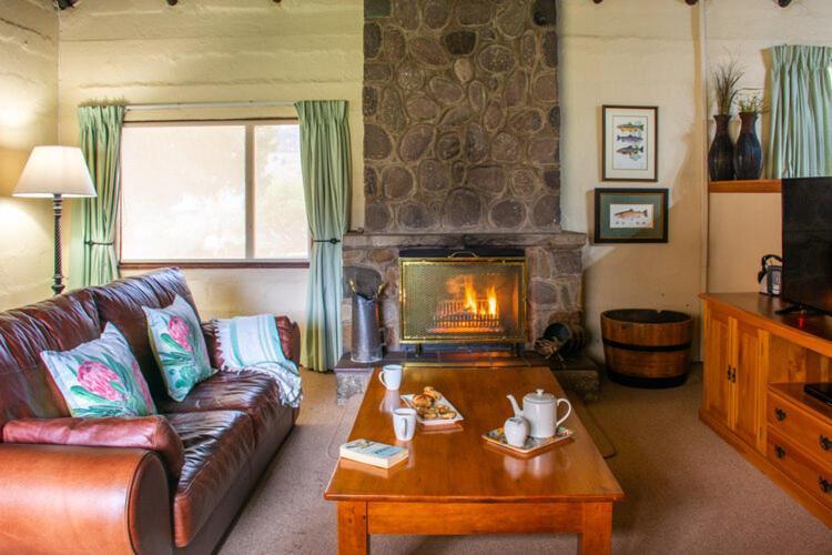 Mahlutshini Lolambazo Country House & Cottage - Giants Castle Drakensberg מראה חיצוני תמונה