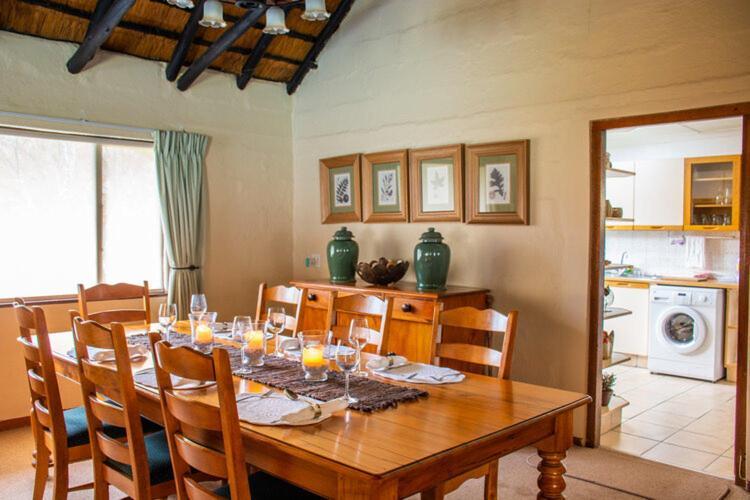 Mahlutshini Lolambazo Country House & Cottage - Giants Castle Drakensberg חדר תמונה